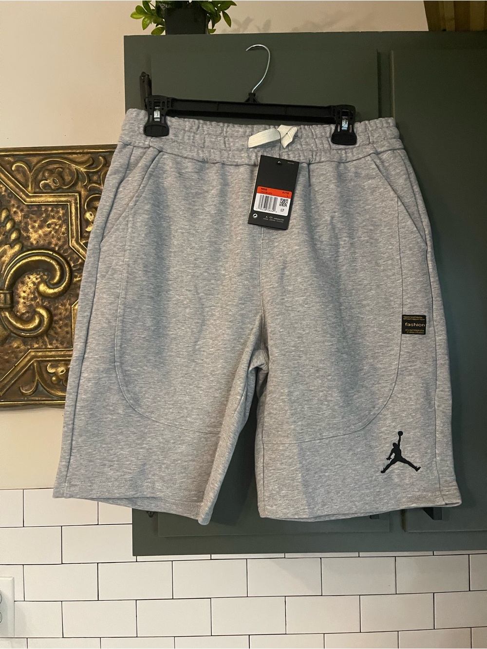 Mens Basketball Shorts Size M.